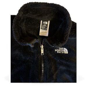 Girl’s The North Face Osito jacket black
Size XL 14/16